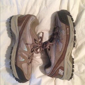 NEW BALANCE --- Women's 6.5 tennis shoes/sneakers